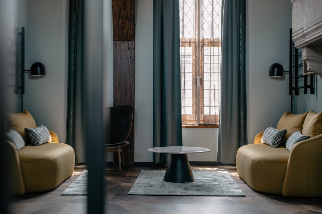 Inrichten is meer dan alleen het plaatsen van losse meubels in een lege ruimte, zo stelt het bedrijf