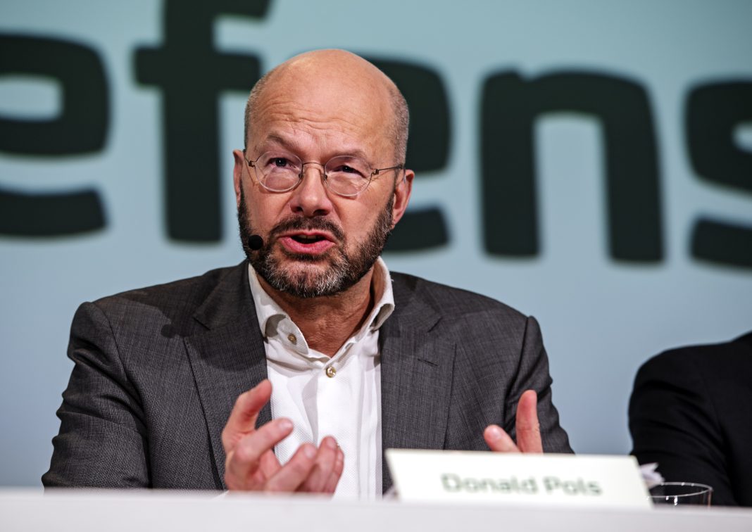 Directeur Milieudefensie Donald Pols: “De bank financiert olie- en gasbedrijven, ontbossing en zware industrie die de klimaatcrisis verergeren. (foto: Marten van Dijl/ Milieudefensie)