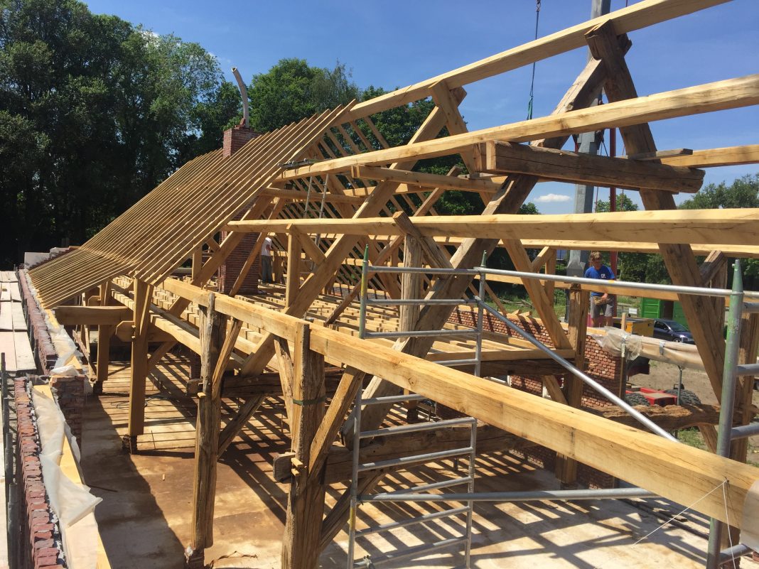 Een project in aanbouw van Van Aarle Houtbedrijf. De onderneming uit Sint-Oedenrode heeft de activa van Houtindustrie Schijndel overgenomen. (Foto: Van Aarle Houtbedrijf).