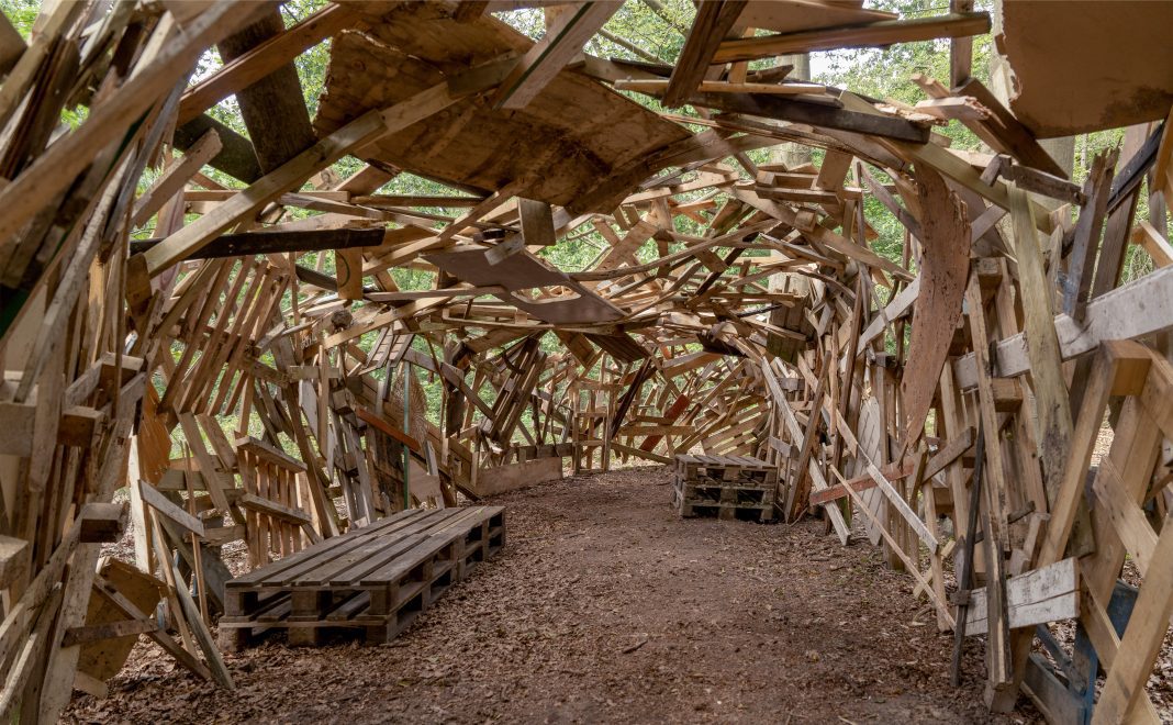 Lustwarande is een unieke wandeling door de wereld van hout in hedendaagse sculptuur