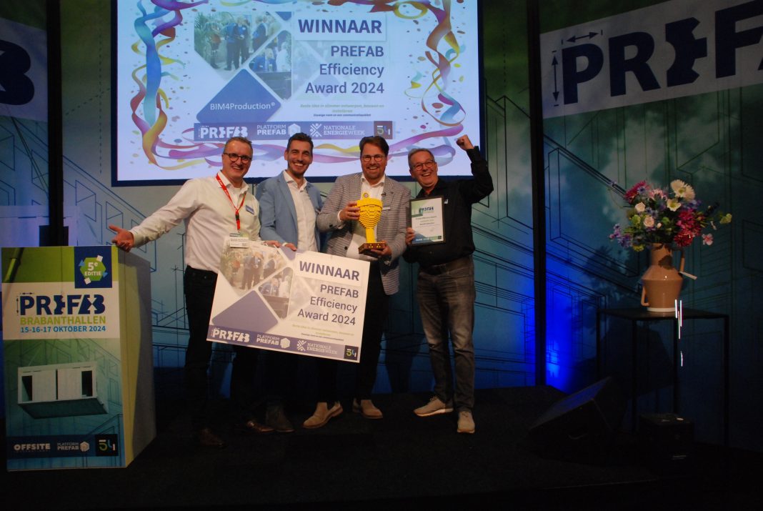 Medewerkers van BIM4Production zijn zichtbaar blij met hun prijs.