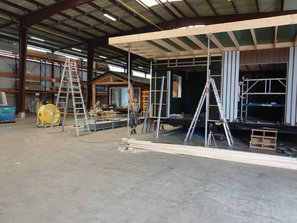 In de productiehallen worden alle prefabwanden, daken en kapconstructies vervaardigd.