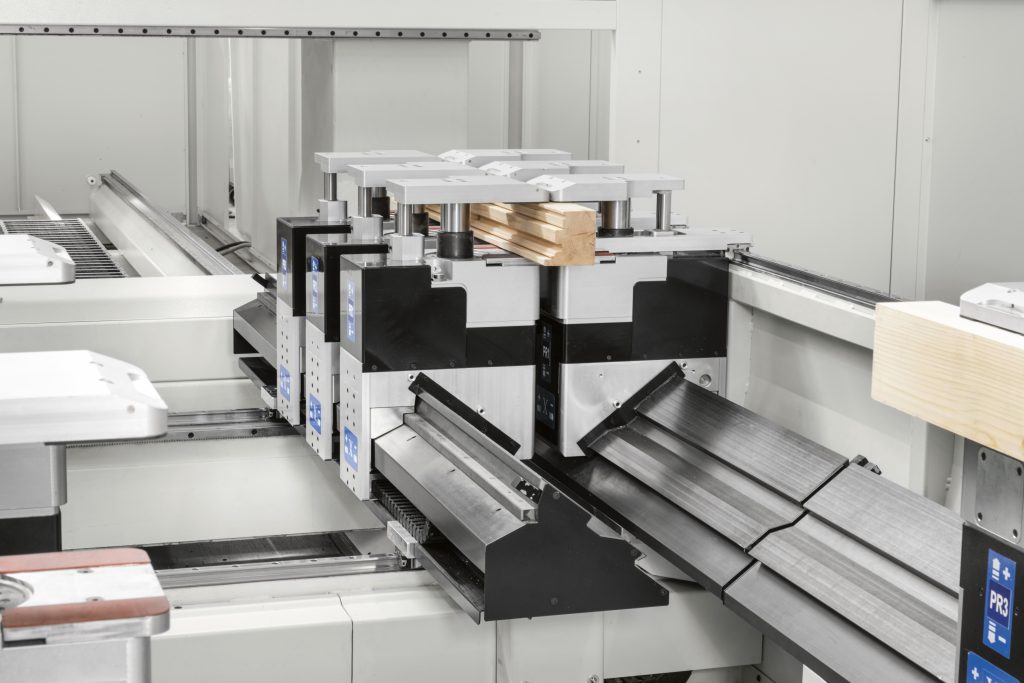 De mogelijkheden van de Windorflex zijn groot: zagen, boren, frezen; het vindt allemaal plaats op één centraal punt.