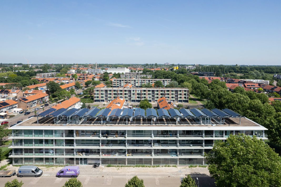 Een energieneutraal woongebouw dat KAW ontwierp voor de Gestelse Buurt in Den Bosch met betaalbare woningen en sociale component (foto: Stijn Poelstra)